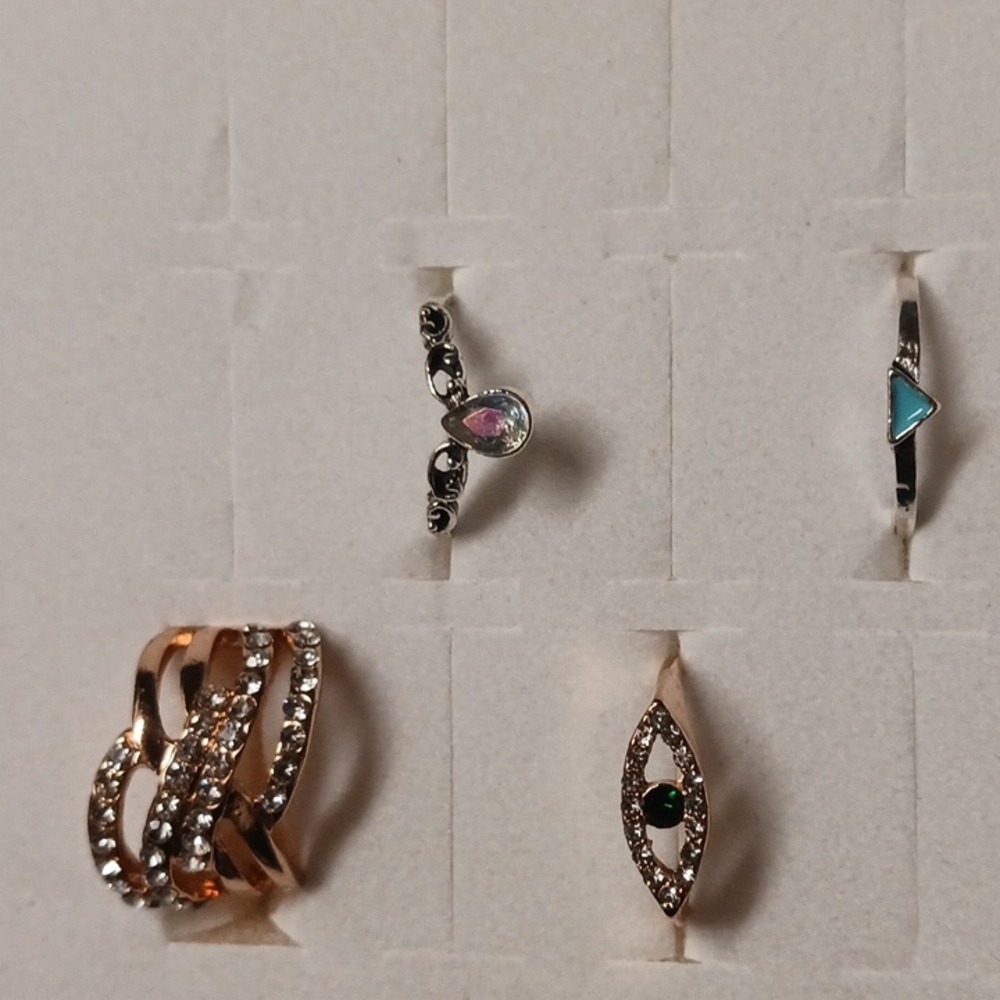 ⭐️Ring #4⭐️ 4.5 Size Rings. NWT. Silver colors, gold colors, faux diamonds. - Picture 8 of 16
